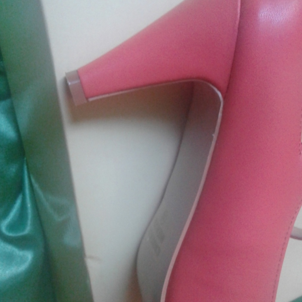 Peachy Pumps - Picture 4 of 5